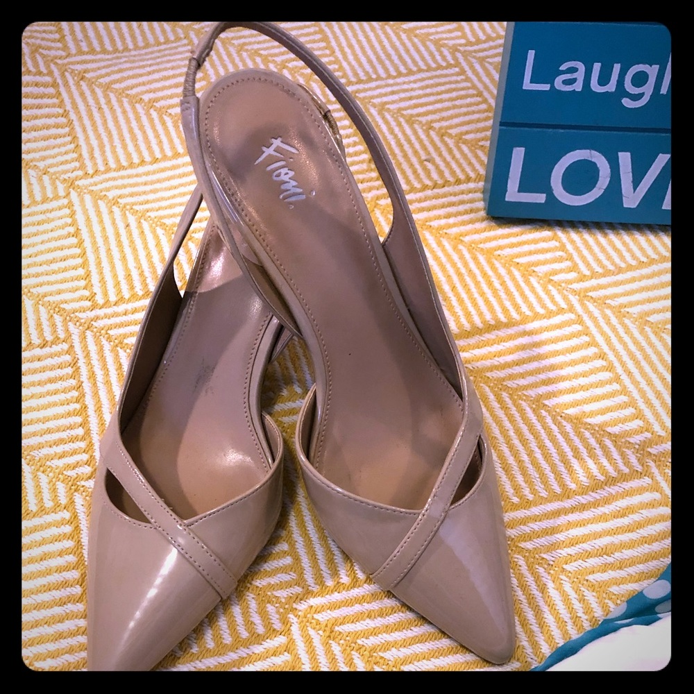 Patent beige kitten heel shoe